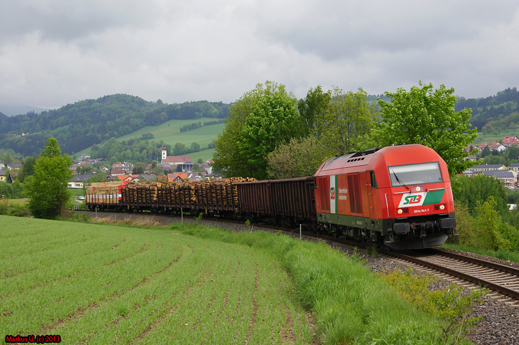 STLB 2016 901 mit VG77266 (Oberwart - Friedberg) am 08.05.2013 bei Pinggau.