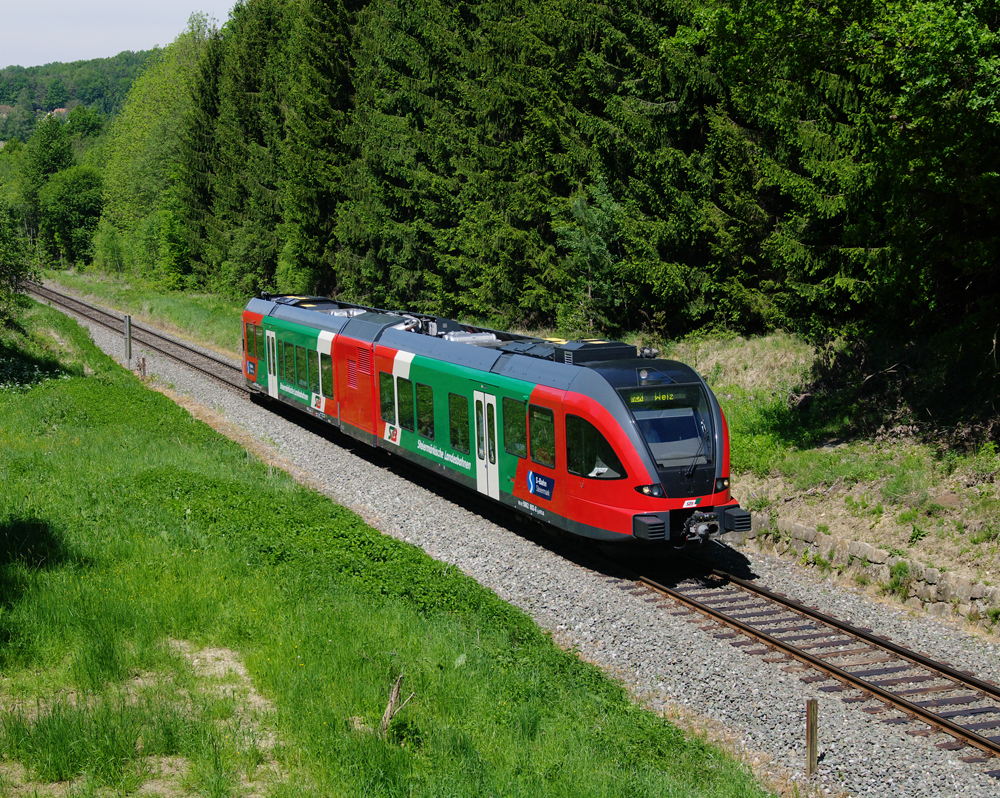 STLB GTW 5062.002 war am 04.05. 2012 als REX von Graz nach Weiz auf der steirischen Ostbahn unterwegs. Dieses Bild entstand bei Lanitzhhe kurz vor dem Westportal des Lanitz-Tunnels.