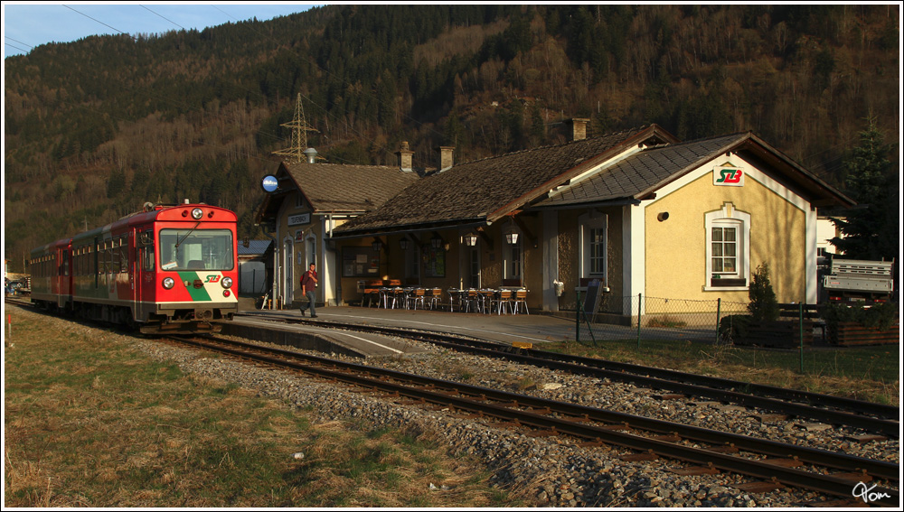 STLB VT 34 + VS 43 fhrt als R 8718 auf der Murtalbahn von Tamsweg nach Unzmarkt. 
Teufenbach 3.4.2012