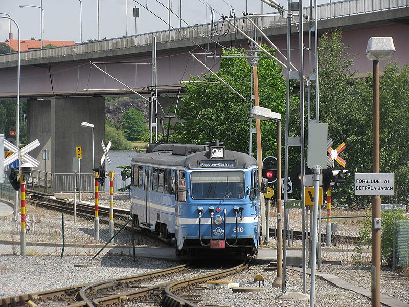 Stockholm, T+L Ropsten, 16.07.2009, die Garnitur B30+A30 als Zug der Linie L21. Betreiber: Veolia.