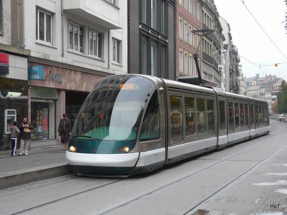 Strassburg - Strassenbahn Nr.1039 unterweg auf der Linie C in der City von Strassburg am 31.10.2009