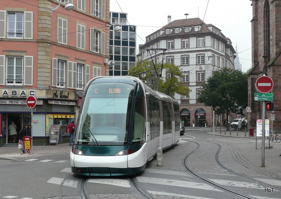Strassburg - Strassenbahn Nr.2040 unterweg auf der Linie C in der City von Strassburg am 31.10.2009