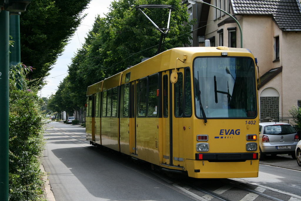 Straenbahn 1402 der EVAG am 20.Juli 2009 in der Schleife Dellwig,Wertstrae.