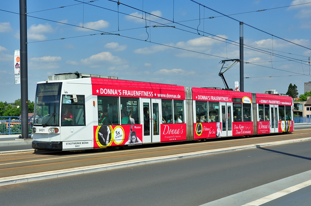 Straenbahn 9451 der SWB auf der Kennedybrcke in Bonn - 02.06.2012