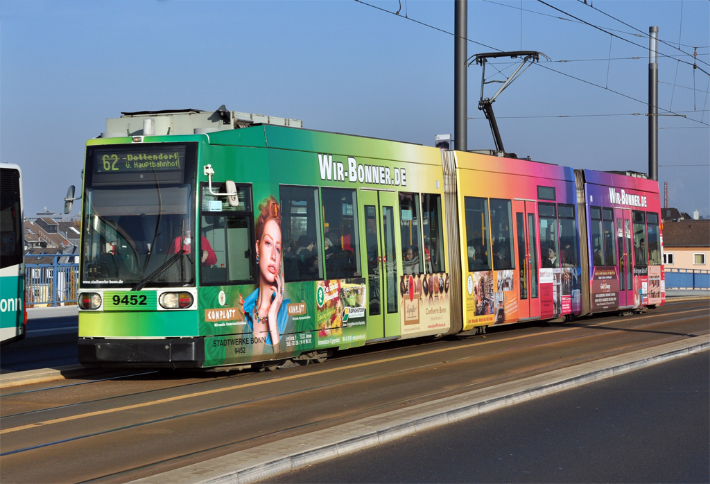 Straenbahn 9452 der SWB auf der Kennedybrcke in Bonn - 14.11.2012