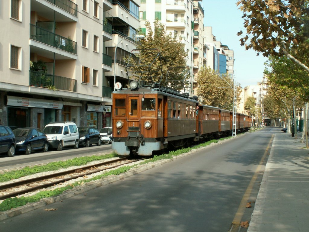  Strassenbahn  Ankunft des 14.00h Zuges aus S�ller in Palma am 27.10.09