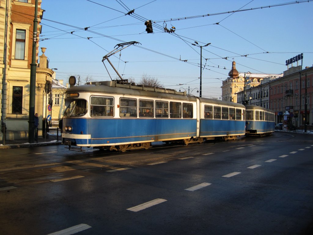 Straenbahn in Krakau im Januar 2010. Im Bild ein ex-Wiener Wagen. In Krakau als Nummer 114 unterwegs.