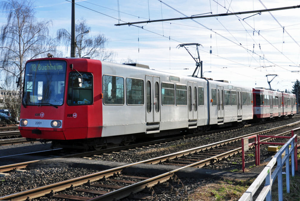 Stra�enbahn Linie 18 KVB nach K�ln-Buchheim in Br�hl-Vochem - 07.02.2011
