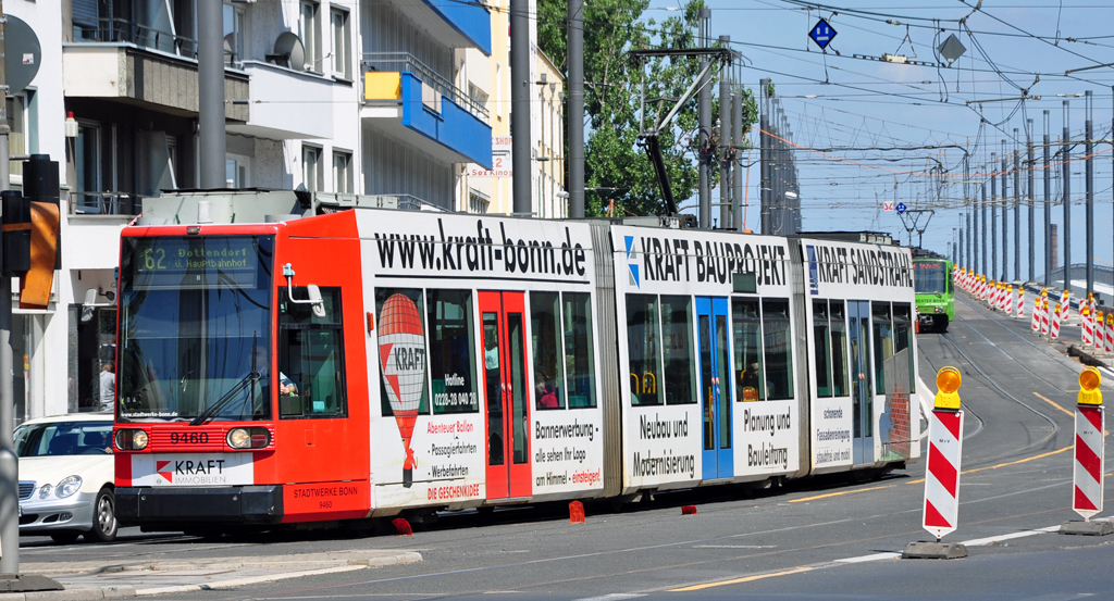 Straenbahn Linie 62 der SWB (Stadtwerke Bonn) kurz hinter der Kennedybrcke - 18.07.2010