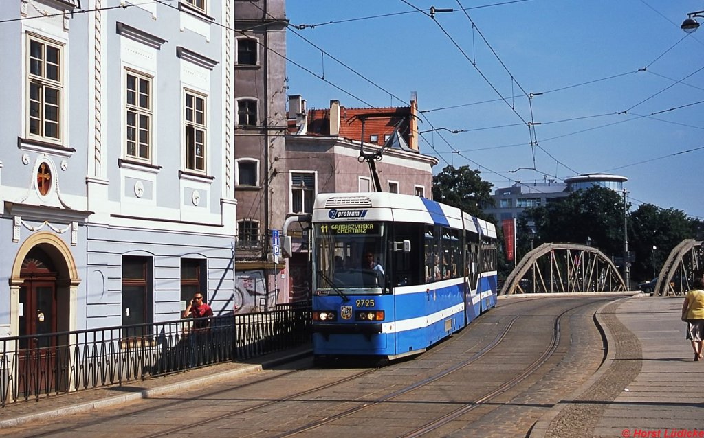 Straenbahn Wroclaw - Tw 2725 (Typ 105Na) am 17.06.2013 (swietej Jadwigi)