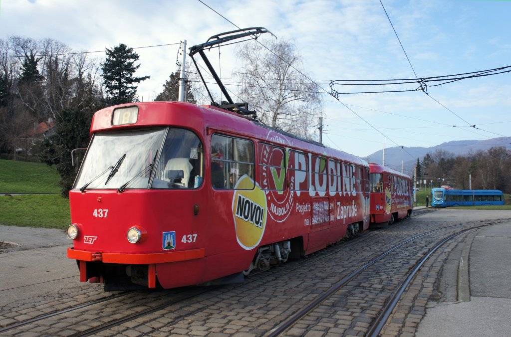 Straßenbahn Zagreb / Tramvaj Zagreb / Zagrebački Električni Tramvaj (ZET): Tatra T4YU, Wagennummer 437 an der Wendeschleife in Mihaljevac. Aufgenommen im Januar 2013.