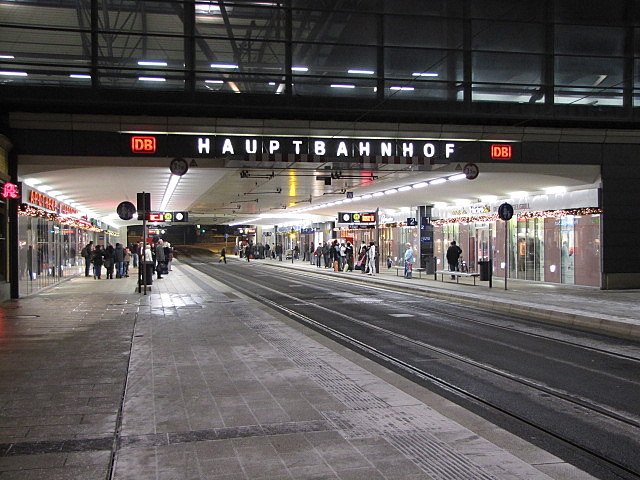 Stra�enbahnunterf�hrung mit Haltestellen unter dem Erfurter Hauptbahnhof; 13.12.2009