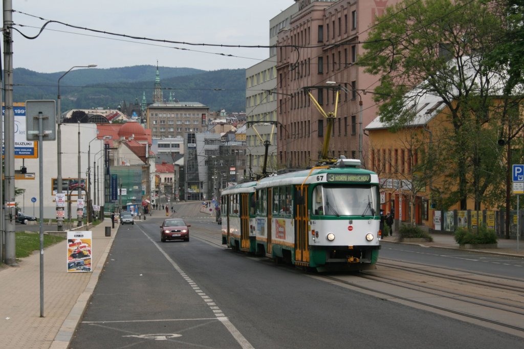 Straenbahnzug der Linie 3 auf der Steigung in Richtung Bahnhof Liberec.14.05.2011.