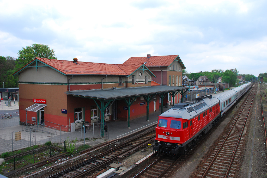 Strausberg am 01.05.2010, umgeleiteter BWE EC 46 aus Warschau nach Gesundbrunnen mit 234 278