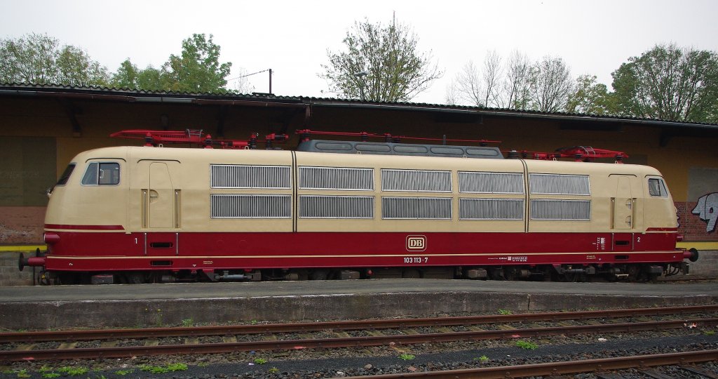 Streckenfest der Kurhessenbahn: 103 113-7 war eine der im Bahnhof Frankenberg(Eder) ausgestellten Loks. Aufgenommen am 23.10.2010.