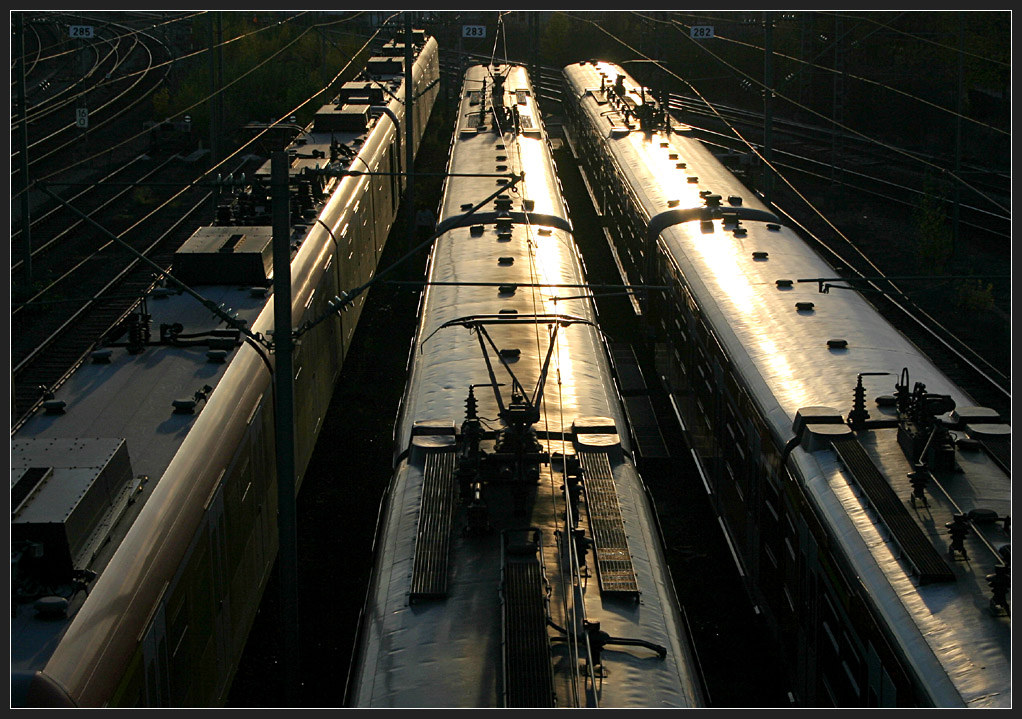 Streiflicht auf den Dächern -

S-Bahn-Abstellanlage in Stuttgart-Vaihingen.

(M)