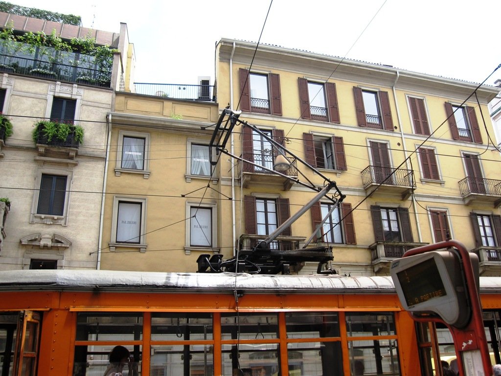 Stromabnehmer einer Straenbahn in Mailand, fotografiert am 07.07.2009.