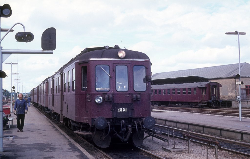 Struer am 27. Juni 1974: DSB Mo 1851 Struer H (: Bahnhof Struer).