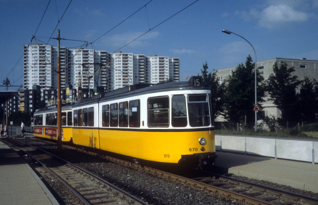 Stuttgart SSB SL 15 (GT4 670 + GT4 486) Freiberg, Suttnerstrasse im Juli 1979.