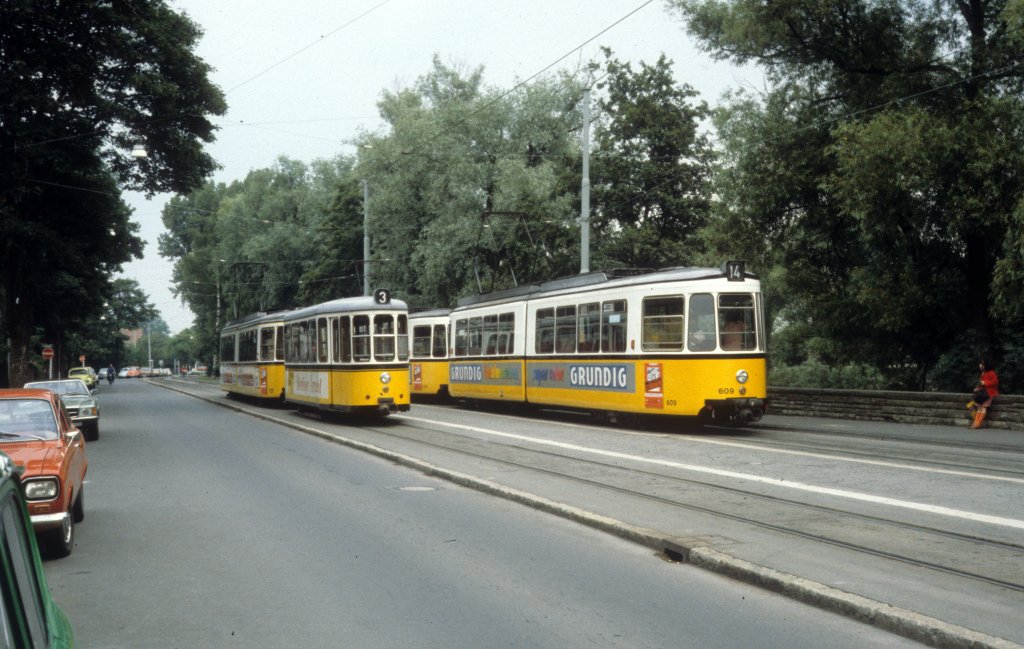 Stuttgart SSB SL 3 (GT4 720 + Bw ?) / SL 14 (GT4 435 + GT4 609) Vaihingen, Vollmoellerstrasse im Juli 1979.