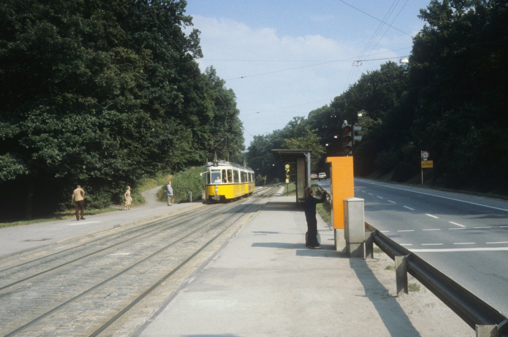 Stuttgart SSB SL 6 (GT4 728) Feuerbach, Fhrichstrasse / Schtzenhaus im Juli 1979.