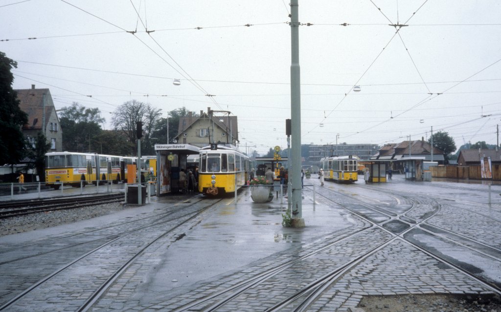 Stuttgart SSB: Zwei Zge der SL 3 treffen sich am 1. Juli 1980 im Mhringen Bahnhof.