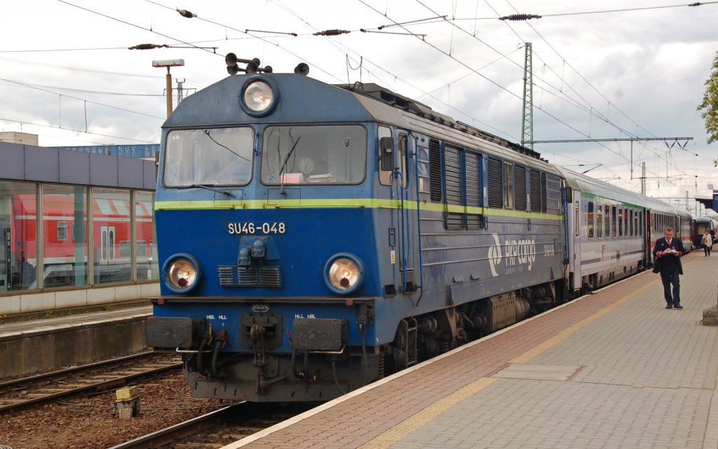 SU 46-048 hat am 08.05.10 in Cottbus den EC 341 von 120 154 bernommen.