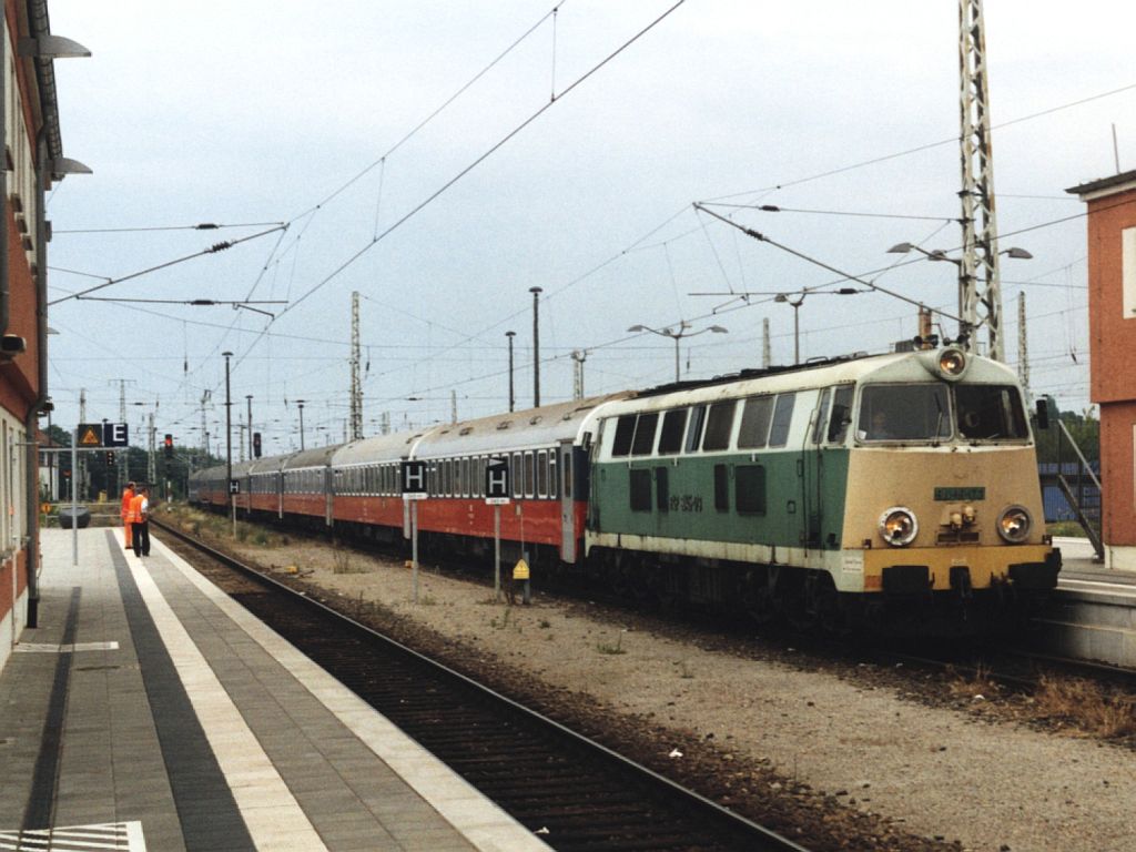 SU45-073 mit D 246 Moskva Belorusskaja-Berlin Lichtenberg auf Bahnhof Frankfurt am Oder am 19-7-2005. Bild und scan: Date Jan de Vries.