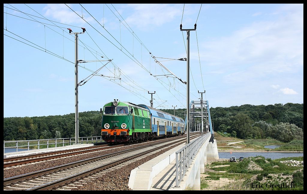 SU45 115 mit einem Nahverkehrszug nach Frankfurt(Oder) auf der Oderbrcke.