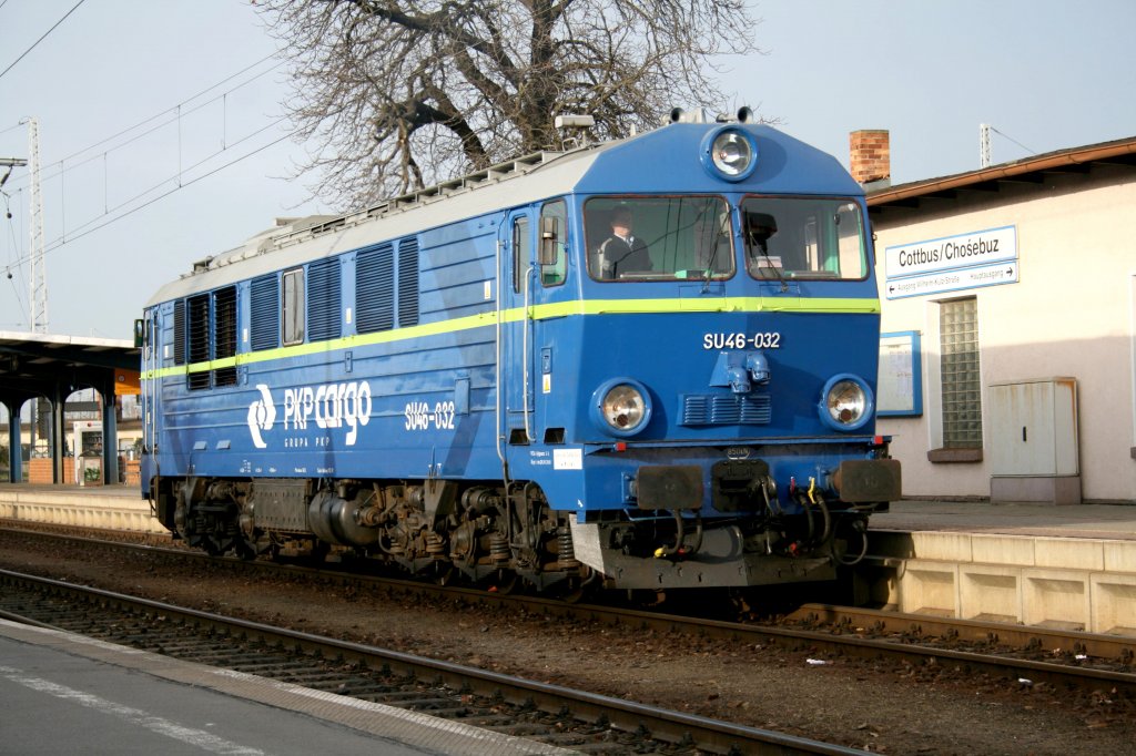 SU46-032 im Bahnhof von Cottbus.22.11.2009