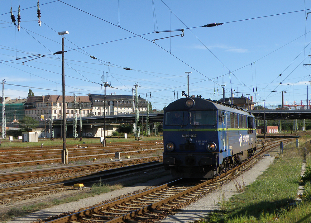 SU46-037 fhrt in Cottbus an ihren EC 349, 25.09.2012
