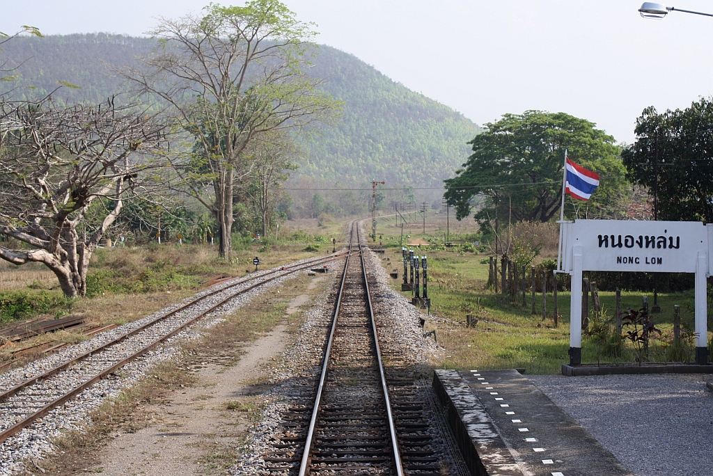 Sdlicher Einfahrtsbereich des Bf. Nong Lom, Blickrichtung Bangkok, am 15.Mrz 2012. 

