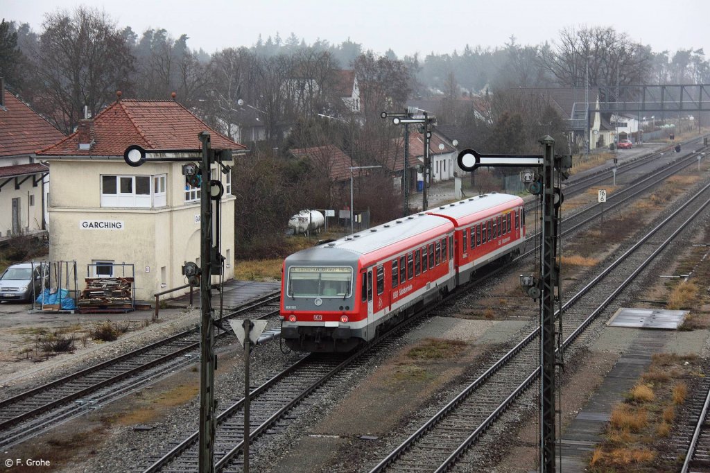 Sdostbayernbahn DB 628 565 als RB 27084 Salzburg - Landshut, KBS 945 Landshut - Salzburg, fotografiert bei der Einfahrt in den Bahnhof Garching an der Alz am 11.12.2011