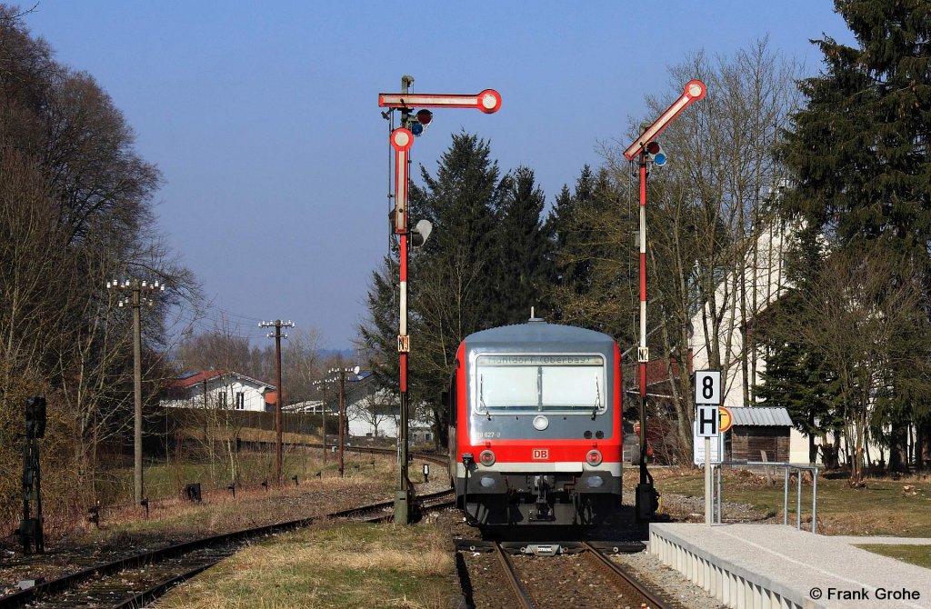Sdostbayernbahn DB Regio 628 + 928 627 als RB 27316 Passau - Mhldorf, KBS 946 Passau - Mhldorf, Rottalbahn, fotografiert bei der Ausfahrt aus dem Bhf. Bad Birnbach am 16.03.2013 