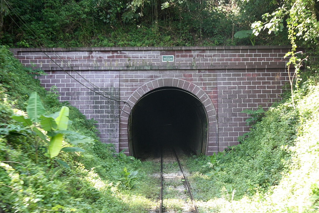 Sdportal des Chong Khao Tunnel am 07.Jnner 2013. Der 236m lange Chong Khao Tunnel ist der einzige Tunnel der Southern Line und liegt im Strecken-Km. 769,820-770,056.

