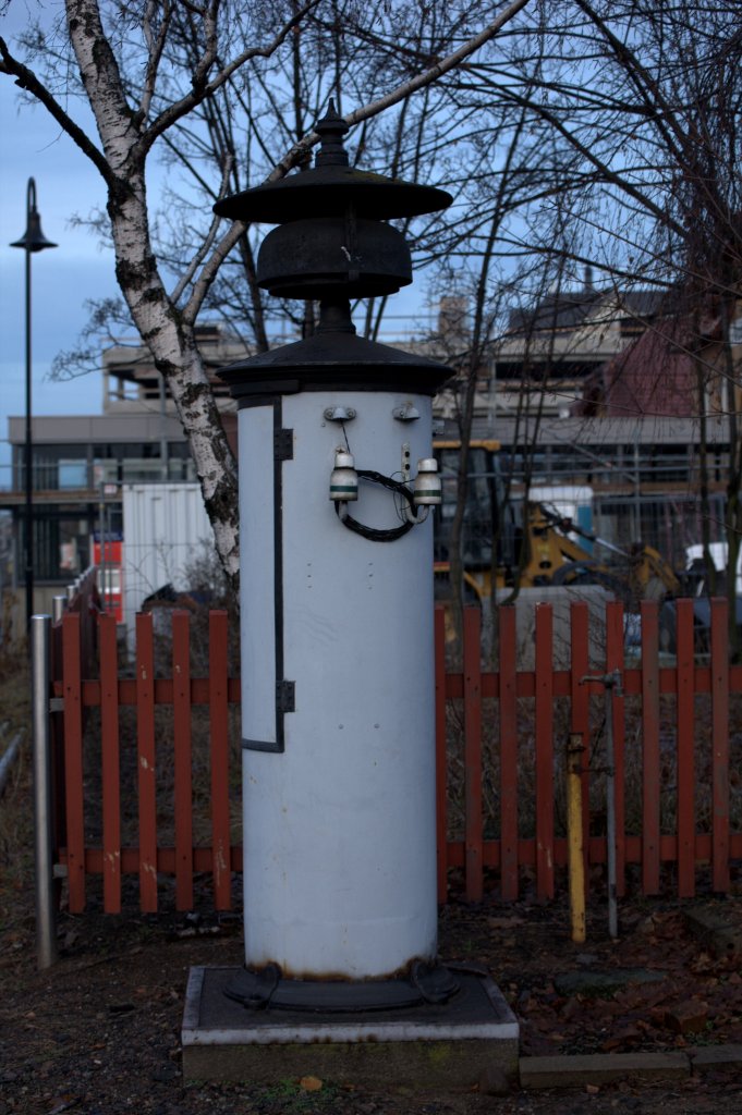 Ser die Glocken nie klingen ....., trifft  hier wohl nicht zu, schon lange ziert dieses Lutewerk das Freigelnde im Bahnhof  Radebeul Ost, aber  erklungen  ist es wohl schon ewig nicht mehr.15.12.2012 08:23 Uhr