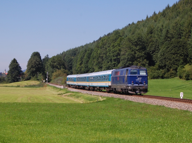 SVG 2143.18 mit dem ALX nach Oberstdorf am 22.08.2010 bei Altst�dten(Allg�u)