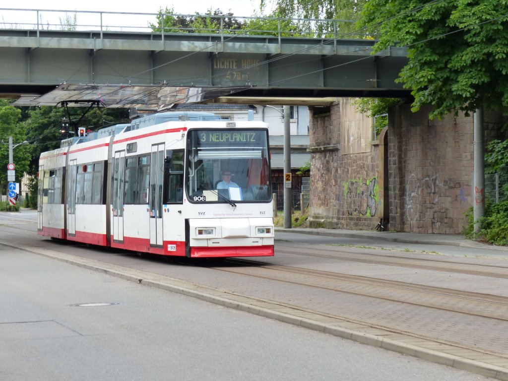 SVZ Wagen 906 nach Neuplanitz am 04.07.2013 auf der usseren Schneeberger Strasse.