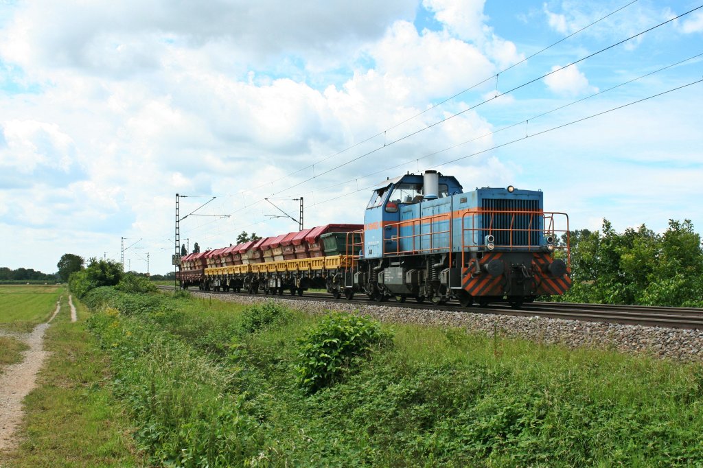 SWEG-Lok V172 mit einem bergabezug (g) von Neuenburg (Baden) nach Freiburg (Breisgau) Gbf am 30.07.12 bei Hgelheim.
