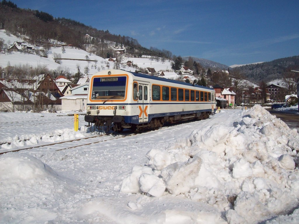 SWEG VT 125 steht an einem Wintertag in seinem Heimat-Bw Ottenhfen im Schwarzwald