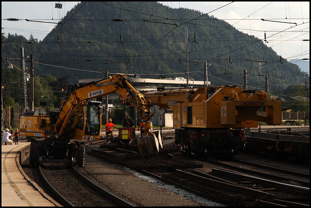 SWIETELSKY: Gleisbauarbeiten im Bahnhof Kufstein sorgten daf�r das der gro�teil der Gleise nicht genutzt werden konnten. Der Reiseverkehr wurde �ber die Gleise 1 und 2 abgewickelt. (10.08.2009)