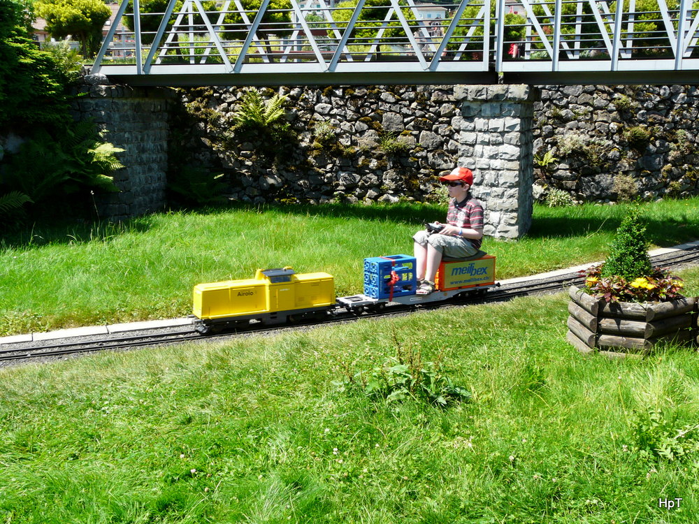 Swiss Vapeur Parc / Bouveret - Modell einer Disellok unterwegs auf dem Areal von Swiss Vapeur Parc am 23.06.2012