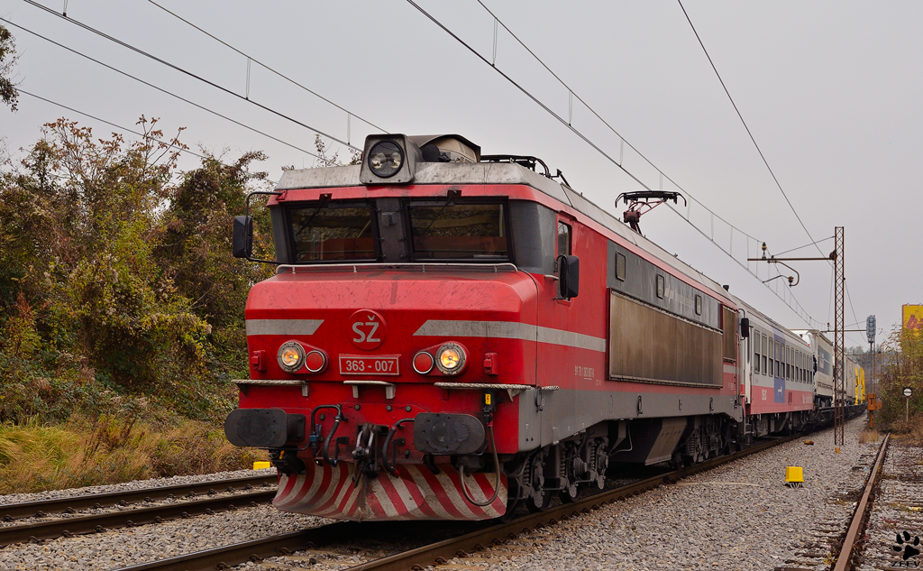 SZ 363-007 zieht LkWzug durch Maribor-Tabor. / 25.11.2011