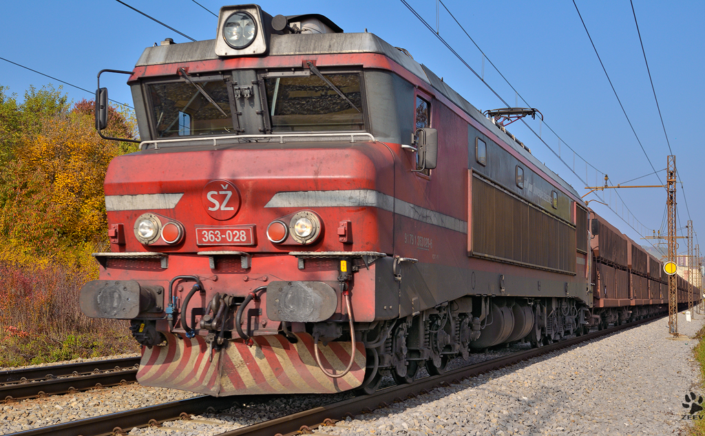 SZ 363-028 mit lehren Erzgterzug fhrt durch Maribor-Tabor Richtung Hafen Koper / 03.11.2011