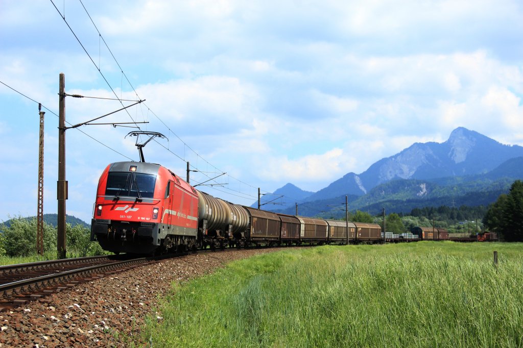 SZ 541 107 mit dem DG 45422 von Ljubljana Zalog auf der Fahrt nach Villach Sd Gvbf-Einfgr bei Finkenstein am 07.06.12