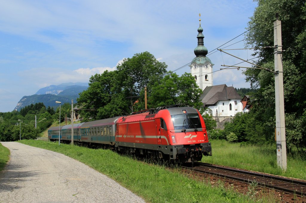 SZ 541 109 mit ihrem 3 Wagen-IC 313 von Villach Hbf nach Ljubljana in Finkenstein am 07.06.12