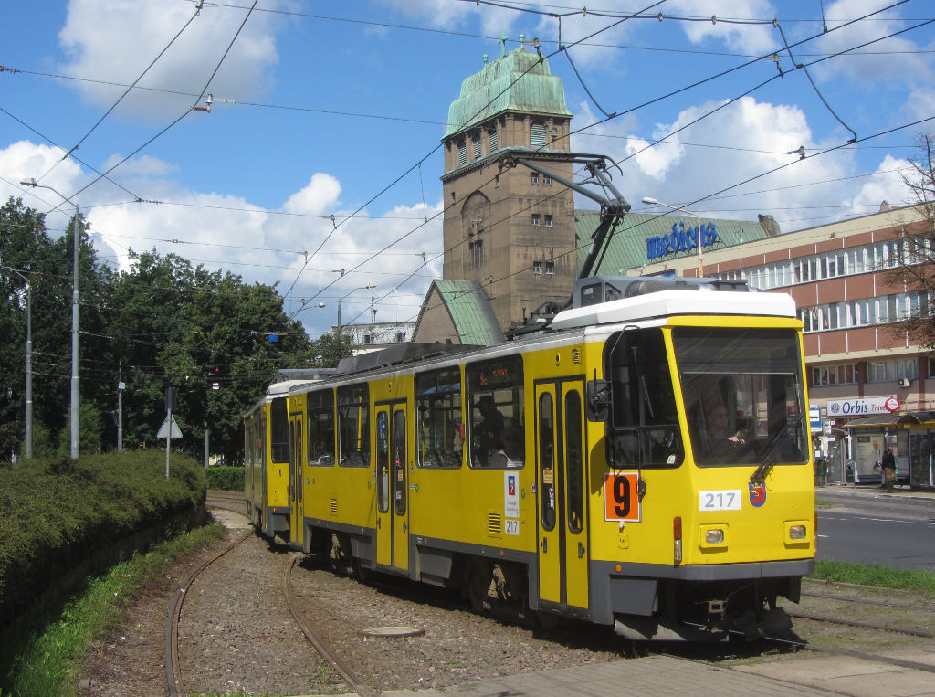 Szczecin, Plac Zwycięstwa: Tram 217 auf der Linie 9 nach Głębokie unterwegs. 22.7.2012
