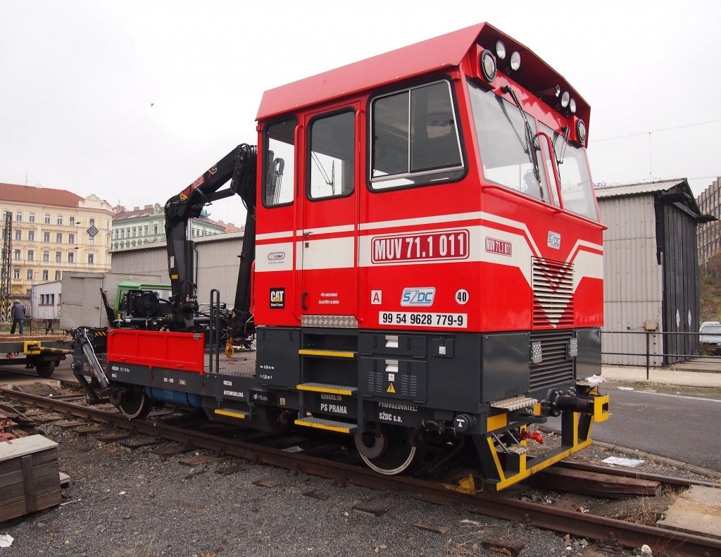 SZDC Bauzug MUV71.1 011 auf dem Hauptbahnhof Prag am 27. 11. 2012