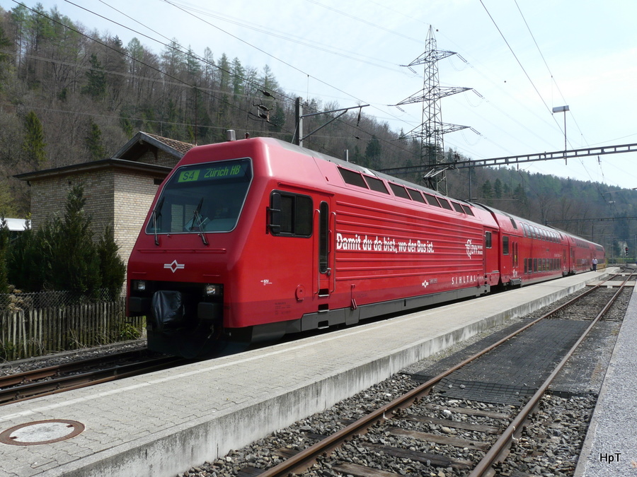 SZU - Lok 456 552-9 als regio nach Zrich im Bahnhof Sihlwald am 220.4.2010