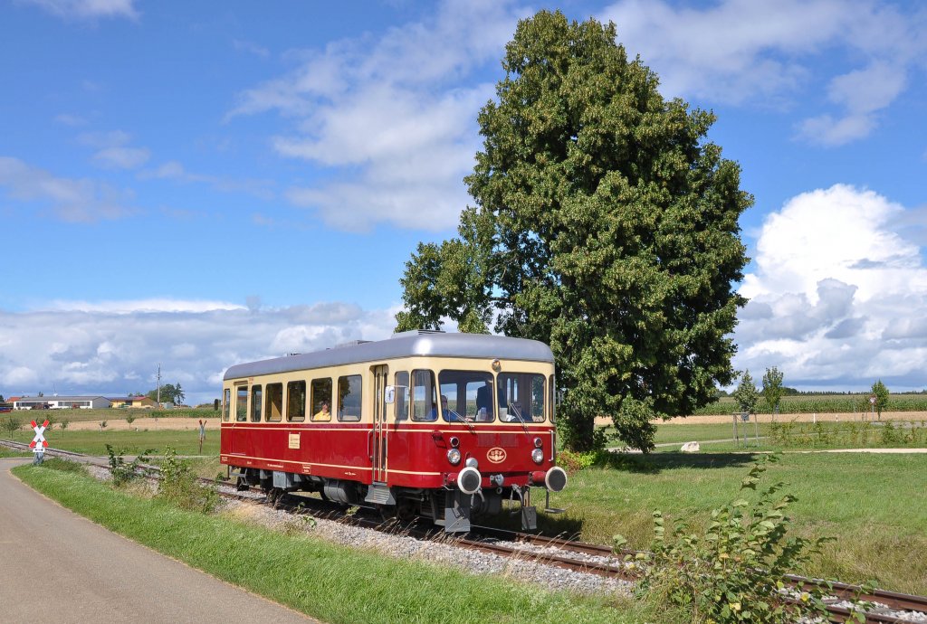 T 06 der UEF(Ulmer Eisenbahn Freunde)auf der Fahrt von Amstetten nach Gerstetten bei Gussenstadt am 26.8.2012